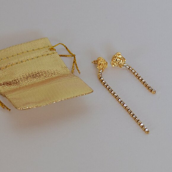 NWOT Crystal Stud Earring Pair With Offset Length - Picture 4 of 4